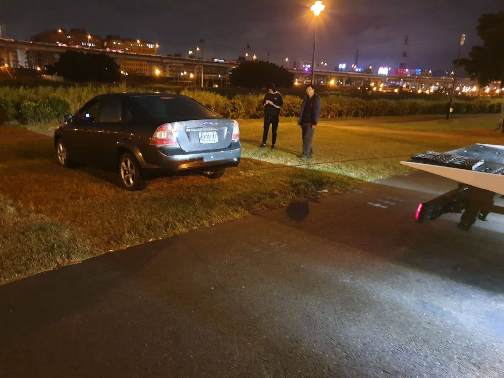 三重道路救援推薦！三重拖吊車24小時專線0913177311