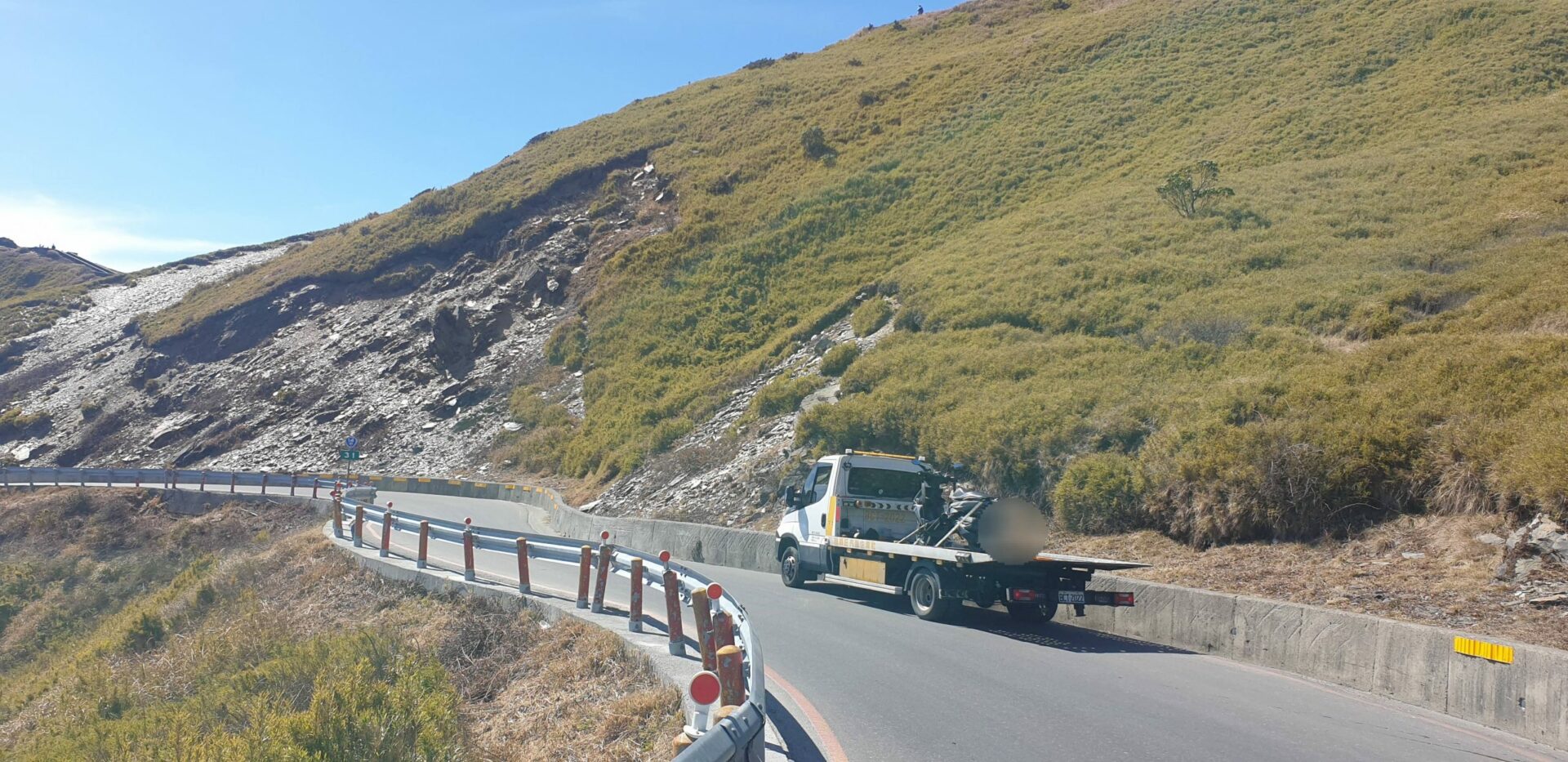 武嶺機車道路救援