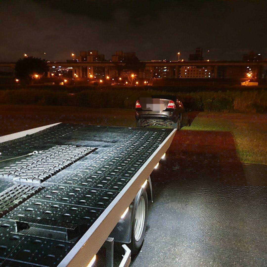 道路救援.拖吊.拖車電話:0913177311 輪胎打滑.泥地打滑.泥地拖吊.泥地救援.泥地拖車. 刁車救援.沙灘刁車.沙灘脫困.泥地脫困.沙灘道路救援. 沙灘拖吊車.泥地道路救援.泥地拖吊車.重機道路救援.汽車道路救援. 機車道路救援.接電