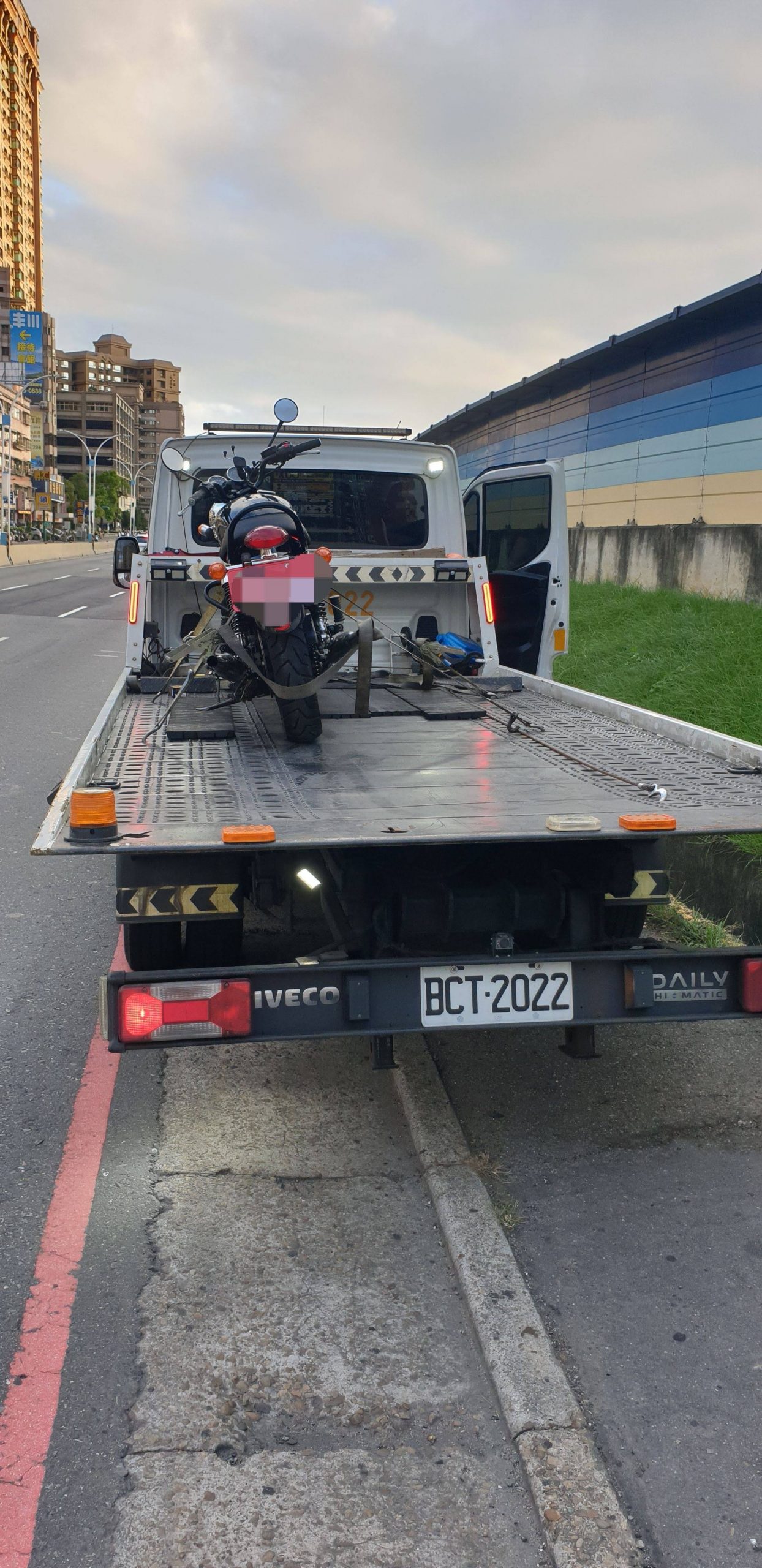 重機道路救援-沙灘救援.沙灘拖吊.沙灘拖車電話:0913177311 輪胎打滑.泥地打滑.泥地拖吊.泥地救援.泥地拖車. 刁車救援.沙灘刁車.沙灘脫困.泥地脫困.沙灘道路救援. 沙灘拖吊車.泥地道路救援.泥地拖吊車.拖吊.拖車.汽車救援.汽車拖吊.掉水溝救援.汽車道路救援.機車道路救援.重機道路救援.機車救援.重機救援.拖車服務.拖車救援.拖吊救援.拖吊服務.拖吊車電話.拖吊車救援.道路救援電話.接電.汽車接電.汽車接電服務.接電服務.接電救援.柴油車接電.柴油車接電服務.柴油車接電救援.貨車接電.24v接電.24v大貨車接電