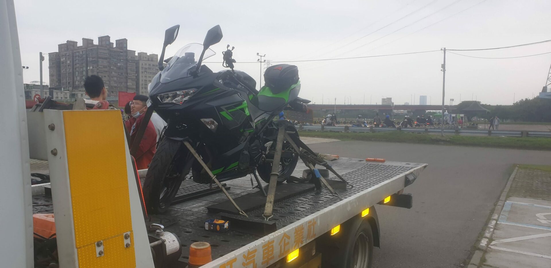 大型重機道路救援0913177311 .重機拖吊電話.重機救援電話