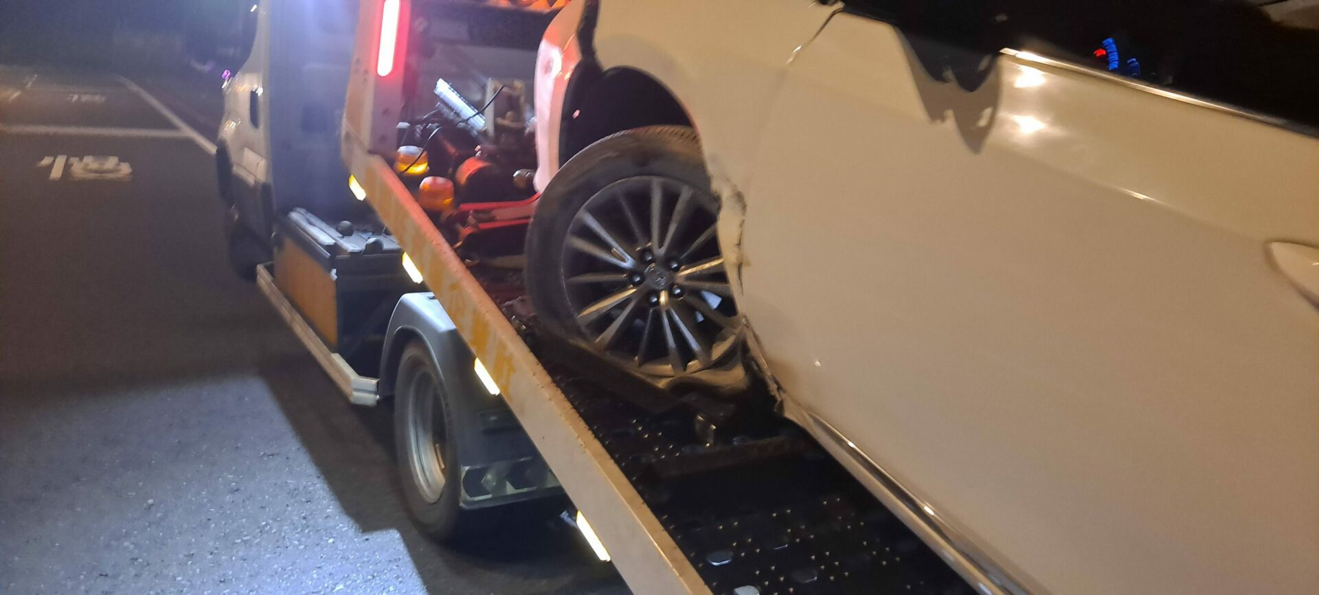 汽車救援電話.汽車拖吊電話.24H拖車電話:0913177311 輪胎打滑.泥地打滑.泥地拖吊.泥地救援.泥地拖車. 刁車救援.沙灘刁車.沙灘脫困.泥地脫困.沙灘道路救援. 沙灘拖吊車.泥地道路救援.泥地拖吊車.重機道路救援.汽車道路救援. 機車道路救援.接電