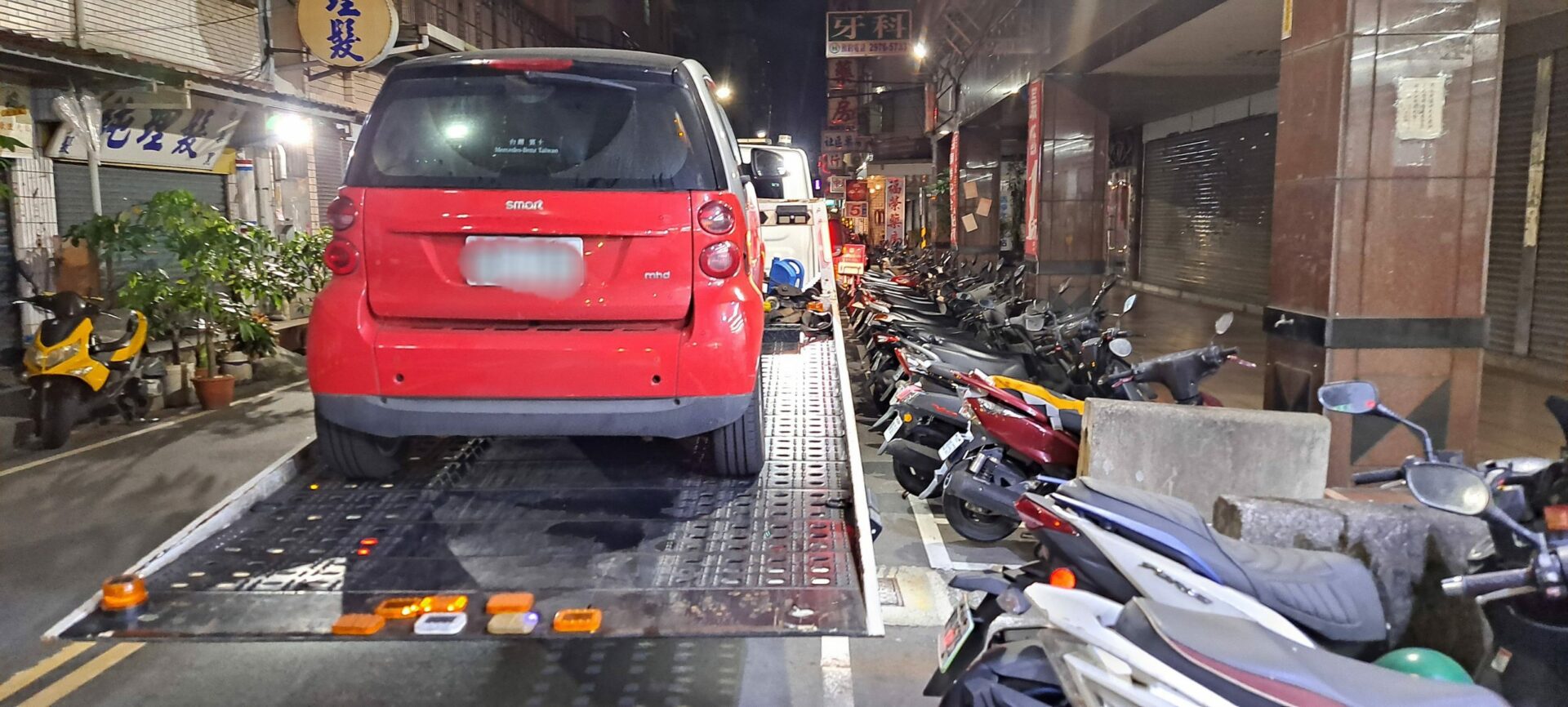 汽車救援電話.汽車拖吊電話.24H拖車電話:0913177311 輪胎打滑.泥地打滑.泥地拖吊.泥地救援.泥地拖車. 刁車救援.沙灘刁車.沙灘脫困.泥地脫困.沙灘道路救援. 沙灘拖吊車.泥地道路救援.泥地拖吊車.重機道路救援.汽車道路救援. 機車道路救援.接電