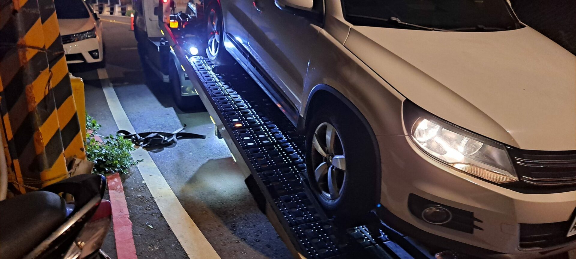 新店區 24小時道路救援 拖吊車｜汽車-重機-機車事故-拋錨・爆胎接電即刻支援