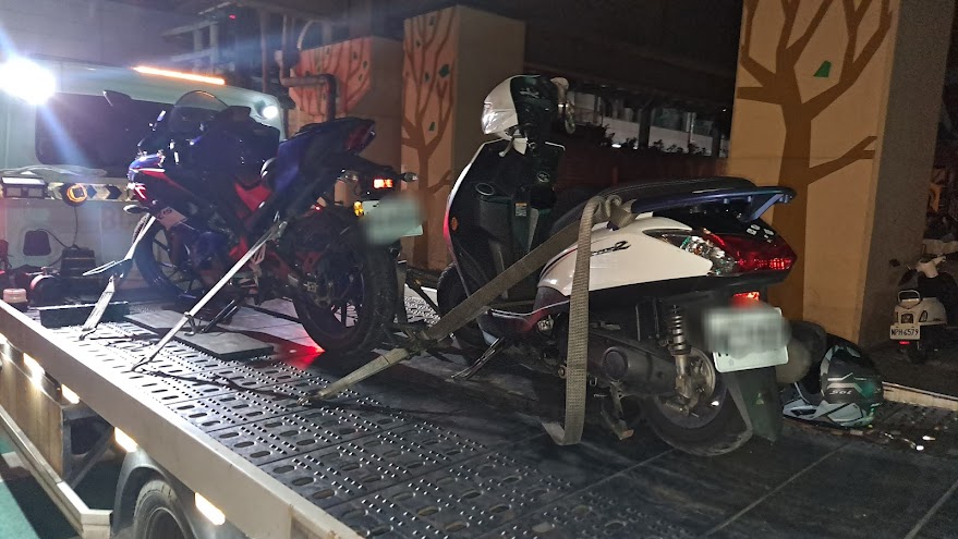 機車救援電話.汽車拖吊電話.24H拖車電話:0913177311 輪胎打滑.泥地打滑.泥地拖吊.泥地救援.泥地拖車. 刁車救援.沙灘刁車.沙灘脫困.泥地脫困.沙灘道路救援. 沙灘拖吊車.泥地道路救援.泥地拖吊車.重機道路救援.汽車道路救援. 機車道路救援.接電