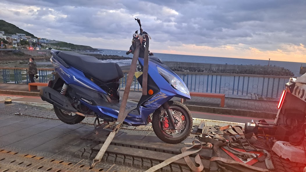 機車汽車救援電話.汽車拖吊電話.24H拖車電話:0913177311 輪胎打滑.泥地打滑.泥地拖吊.泥地救援.泥地拖車. 刁車救援.沙灘刁車.沙灘脫困.泥地脫困.沙灘道路救援. 沙灘拖吊車.泥地道路救援.泥地拖吊車.重機道路救援.汽車道路救援. 機車道路救援.接電