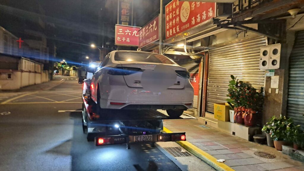 新店區24 小時 道路救援 拖吊車｜汽車・機車・重機 爆胎  故障 拋錨 即時支援