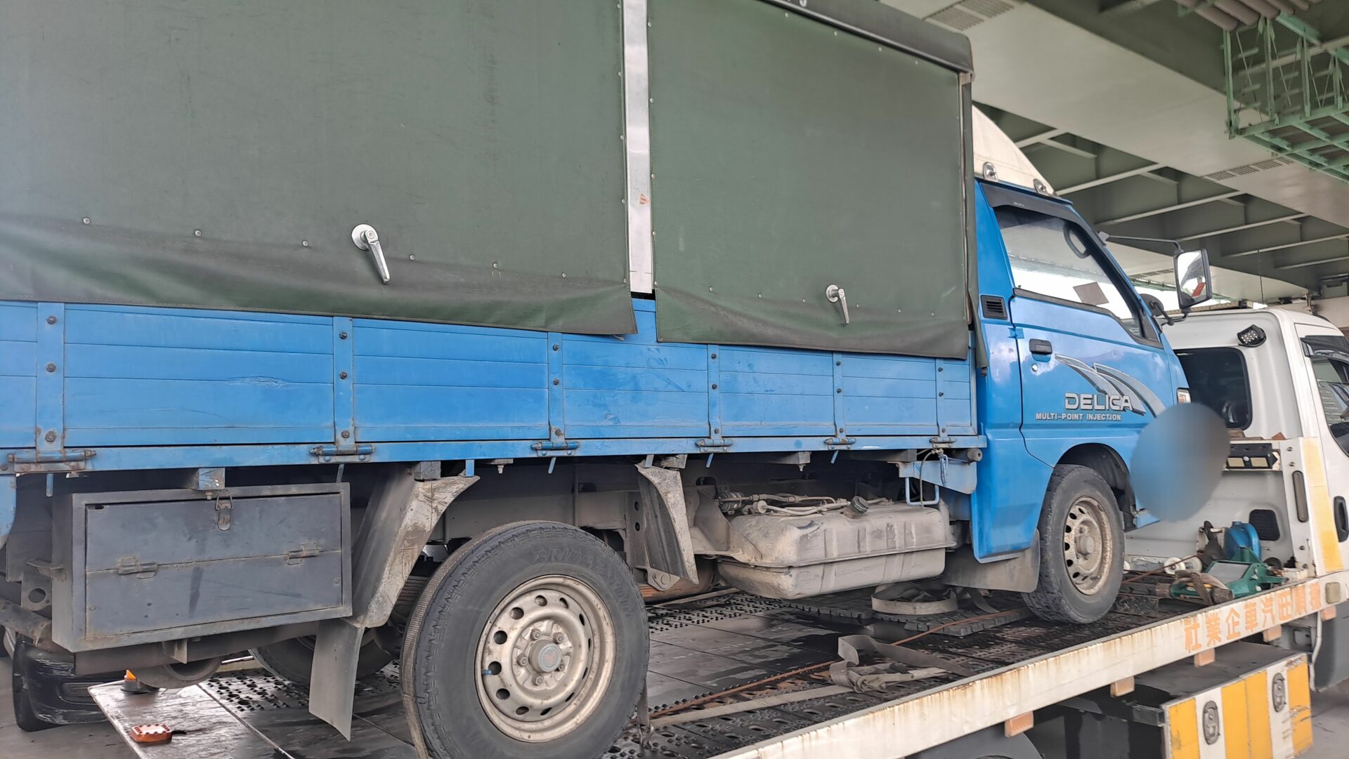 全台24小時道路救援/拖吊車防詐指南！夜間假日偏遠地區不加價