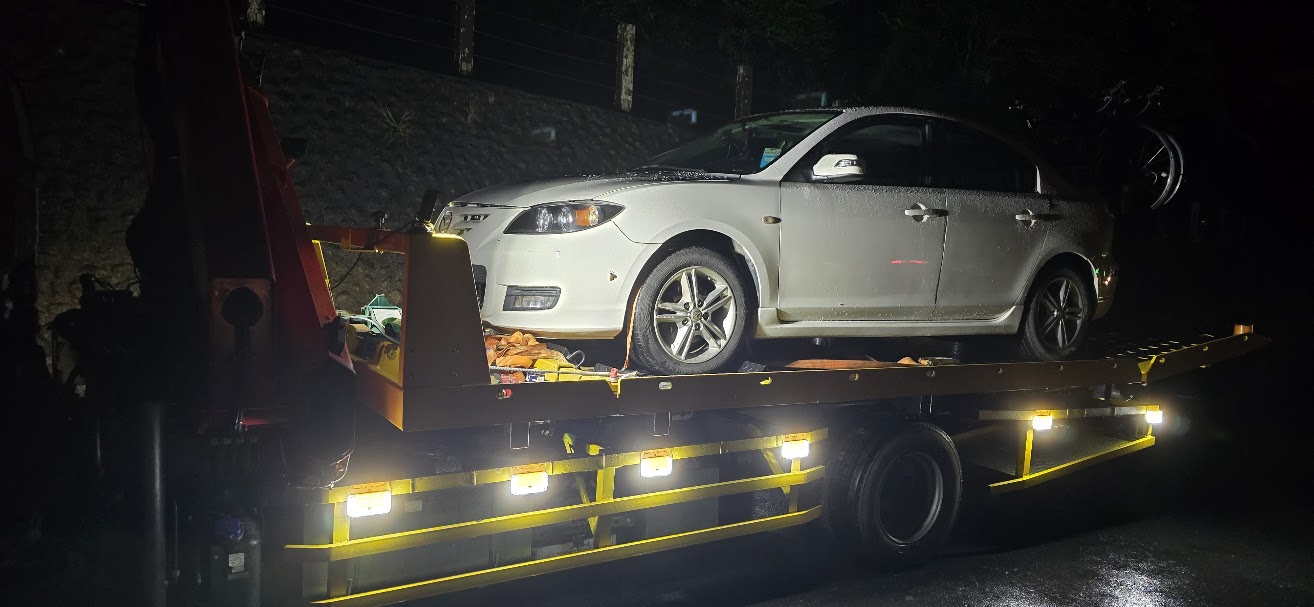新店區道路救援 拖吊車｜汽車 機車 24小時急速到場・爆胎 車禍 沒電專業處理