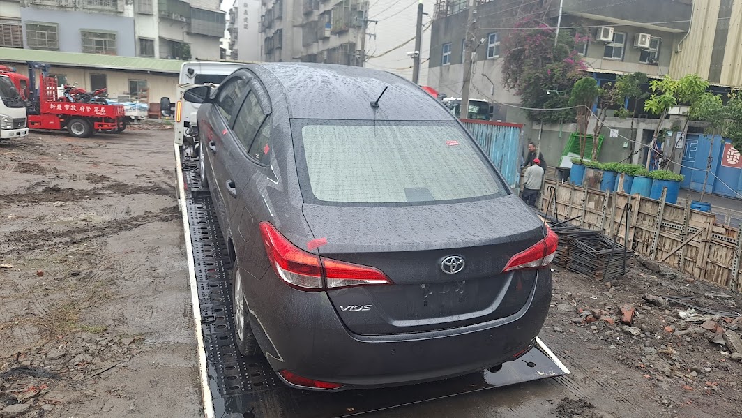 扣牌車拖吊