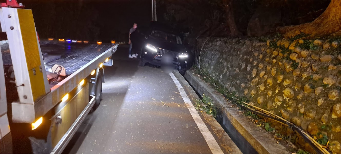 道路救援行車防範注意！24H拖吊車夜間假日加價陷阱/爆胎陷車預防與處理