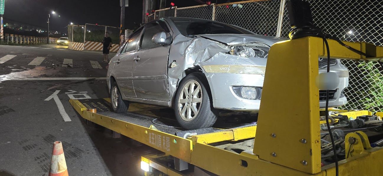 八里西濱快速道路救援 拖吊車｜事故・故障即刻清除 24H 支援