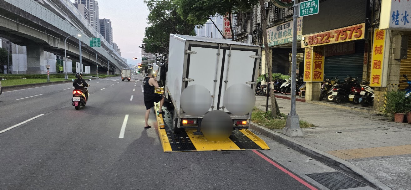 車輛拋錨時，拖吊車該不該叫？正確處理 24小時流程一次懂