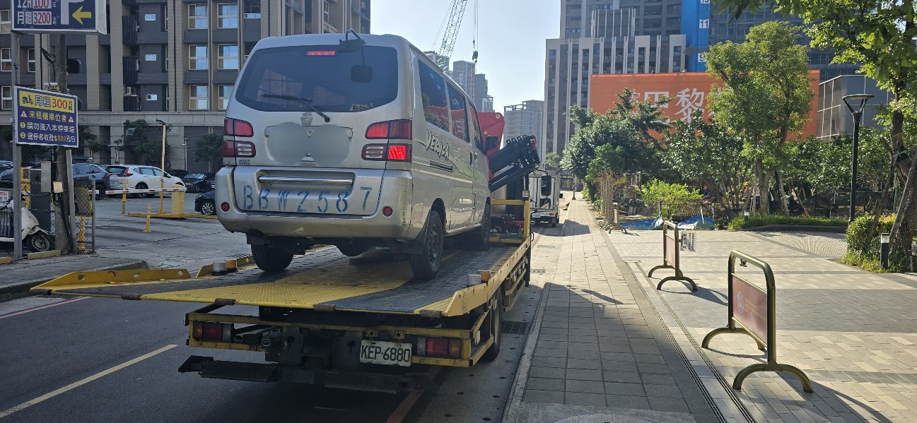 板橋拖吊車推薦｜板橋道路救援 事故・拋錨・爆胎24H一通就到