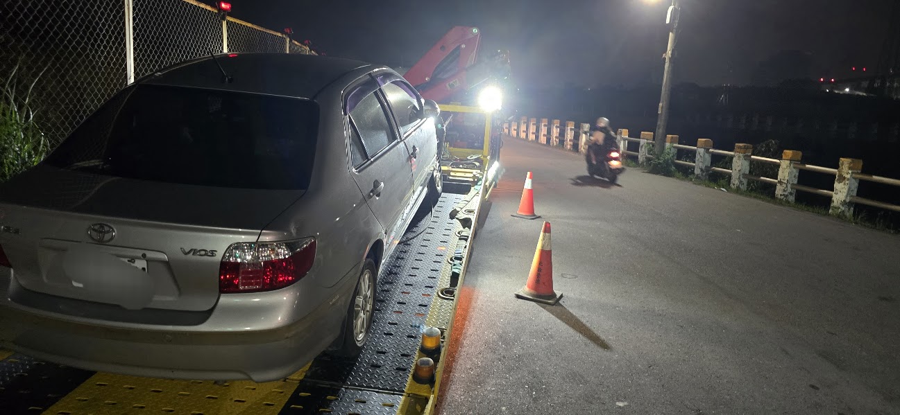 汽車道路救援必備！爆胎陷車預防與應急處理全攻略0913177311