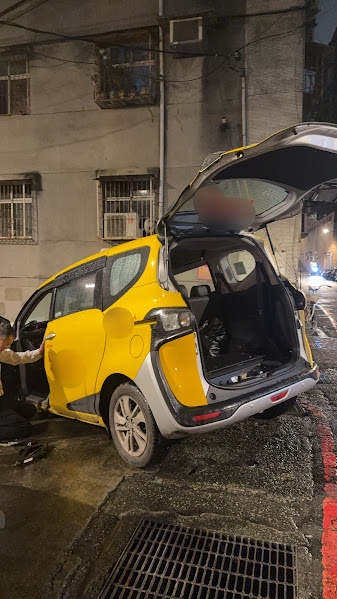 全台沙灘拖吊24H爆胎陷車救援專線0913-177311