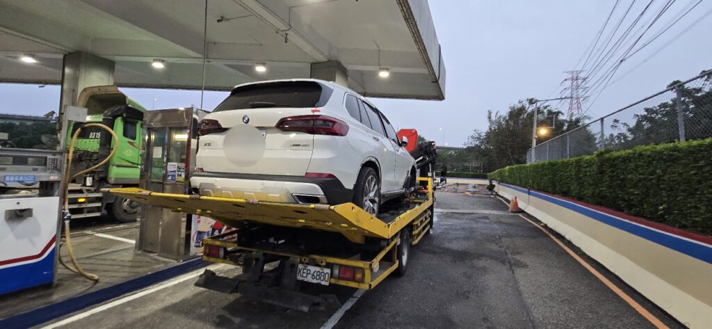 石碇拖吊車｜石碇道路救援 機車・重機專業拖車 24H 即時救援