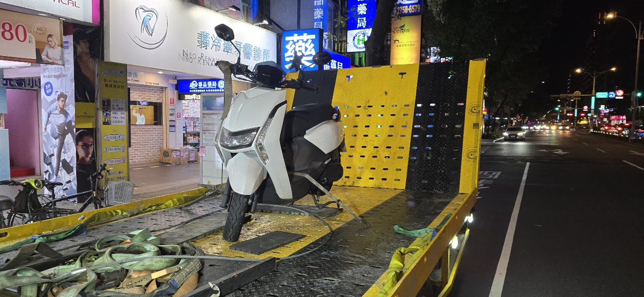 道路救援注意事項！爆胎/陷困/接電自救步驟與專業救援選擇24H