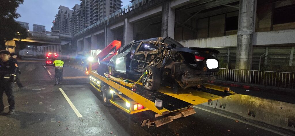 全台汽車道路救援24H專線｜沙灘泥地陷車救援防範與應對指南0913-177311