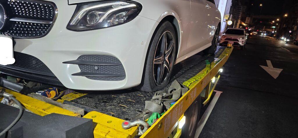 24小時拖吊車爆胎故障秒達專線0913177311
