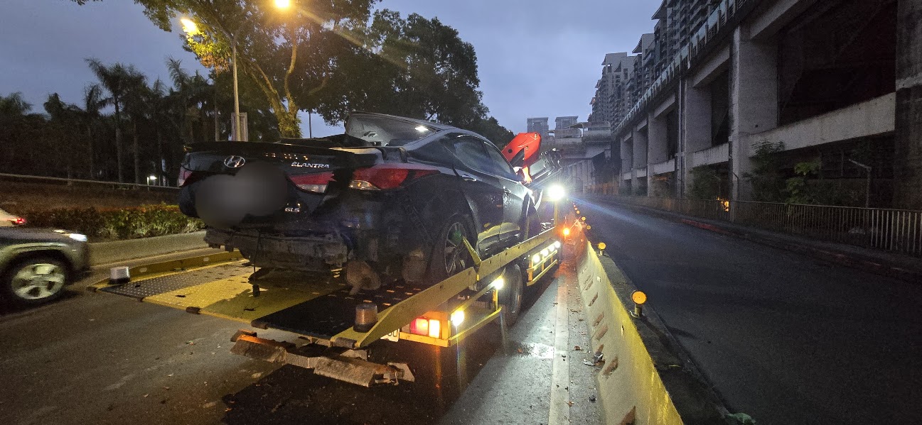 24H重機道路救援｜爆胎陷車防範與處理0913-177311（穩順旺）