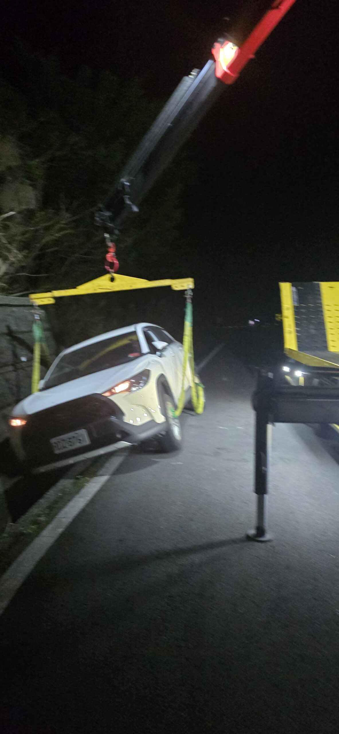 士林拖吊車即時到場｜汽車・機車・露營車全車型 24H道路救援