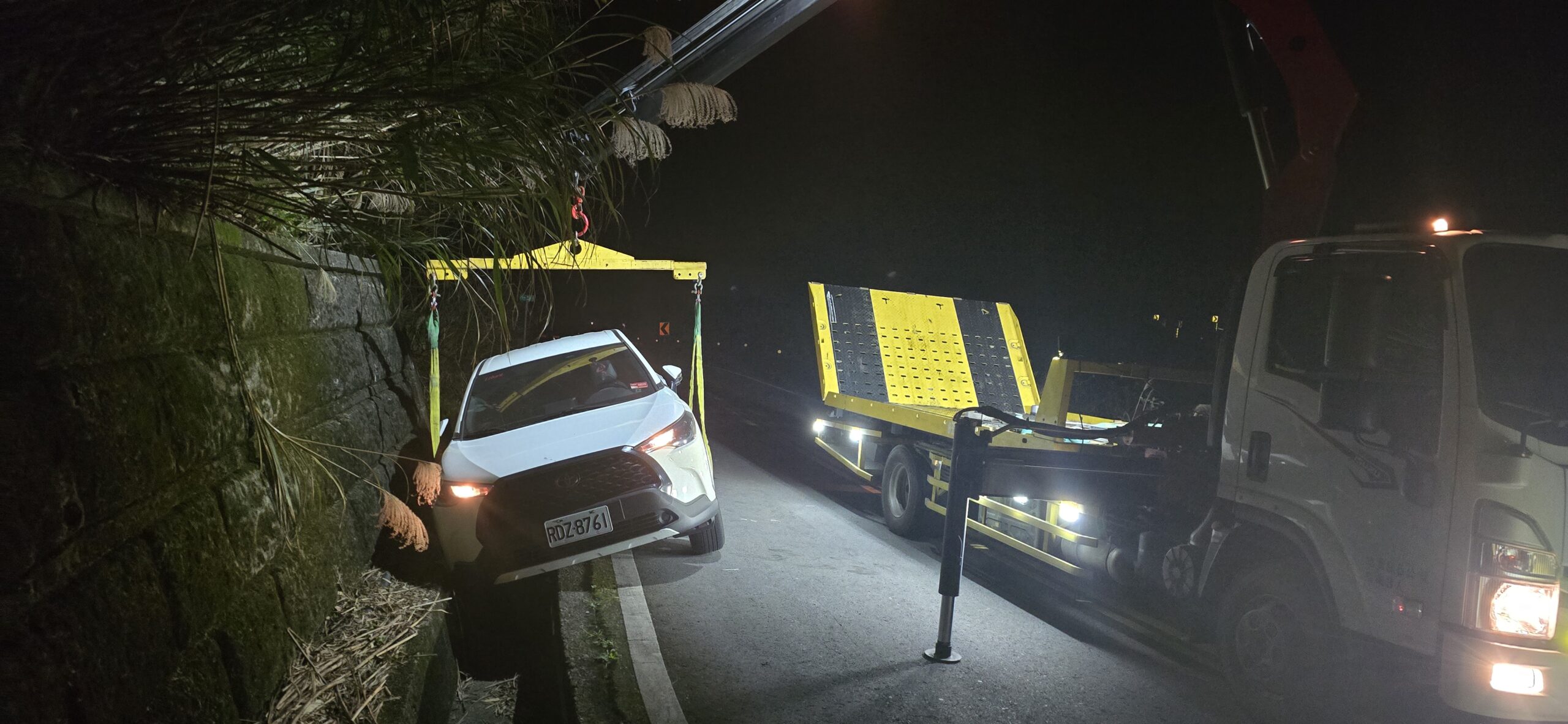 道路救援拖吊車｜新北市 24H全天候守護 汽車/大型重機/機車拖車 行車安全