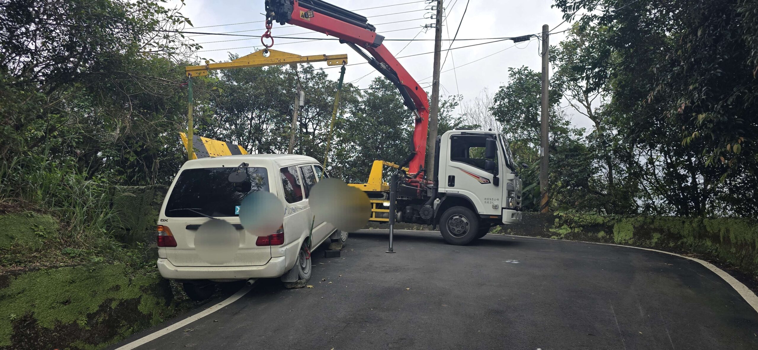 永和重機拖吊車 / 汽車 機車 24小時專業道路救援-爆胎-車禍-沒電救援推薦