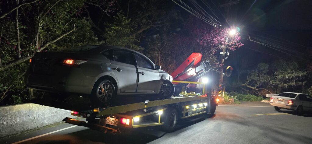 中和汽車機車重機拖吊車/爆胎 故障 拋錨 車禍 24小時專業救援服務