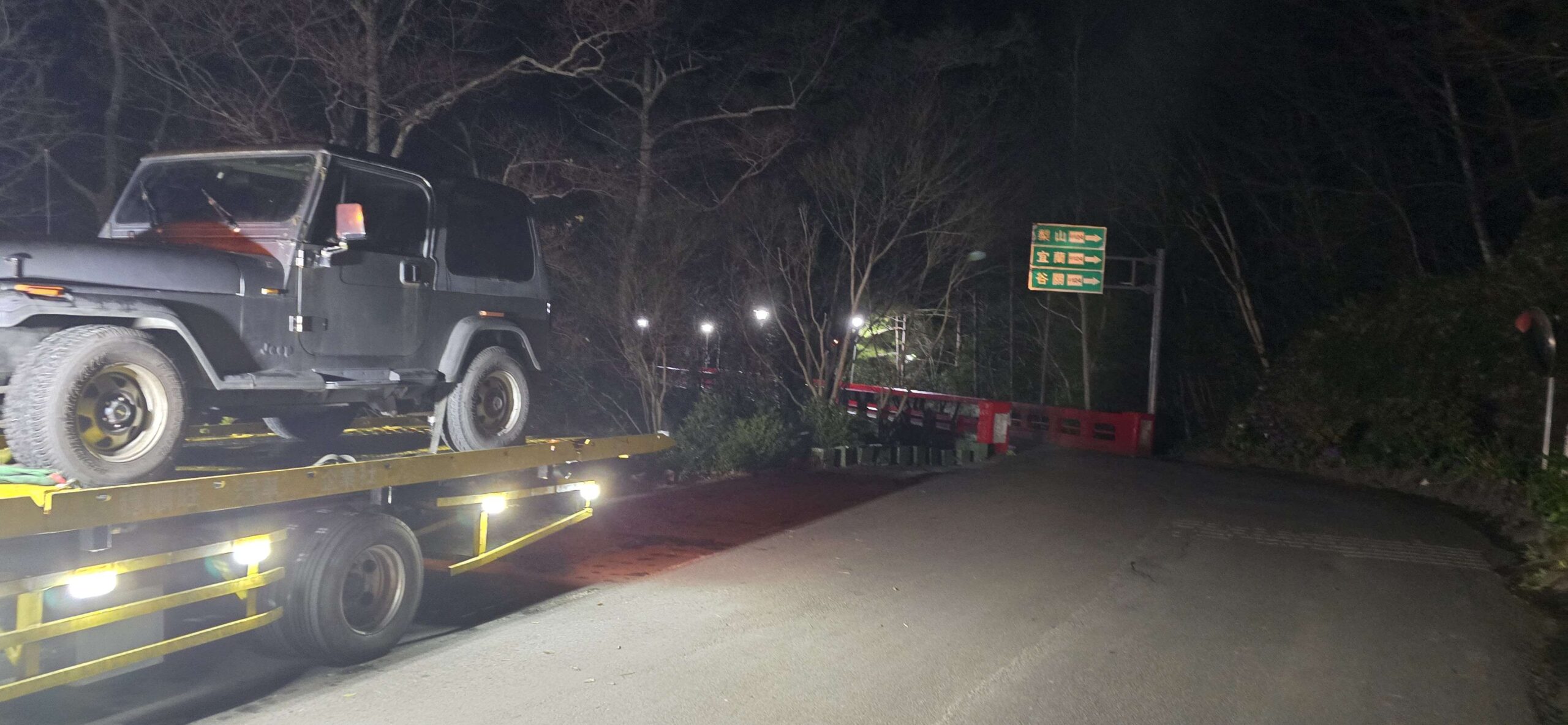 🧨 除夕・春節・過年道路救援拖吊車｜爆胎.車禍.故障24小時拖車不打烊