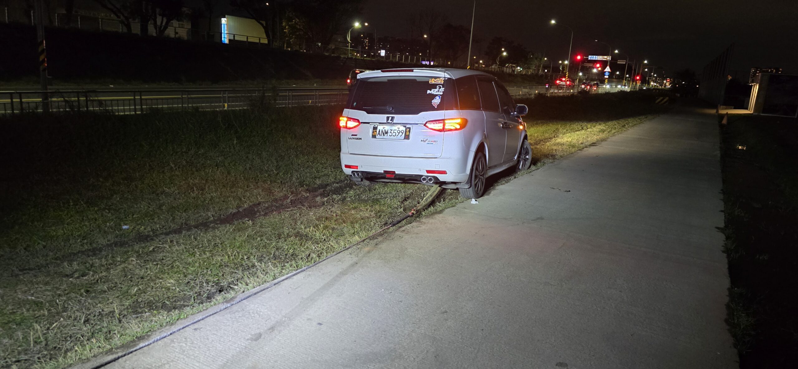 三峽區道路救援｜新北市24H 拋錨拖吊車｜市區・山區車禍救援・法院強制拖車