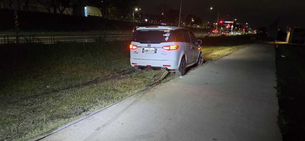 “專業道路救援/沙灘-泥地-困境-全方位支援”穩順旺24小時脫困救援