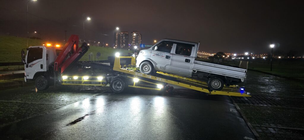 永和地下室拖吊車 24小時專業道路救援 爆胎 故障 拋錨 車禍 停車場拖吊車救援