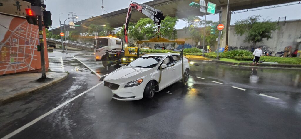 過年假期拖吊車｜除夕春節道路救援 汽車・重機・機車緊急拖吊服務