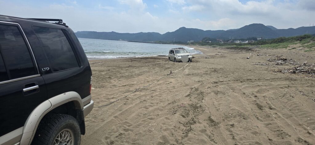 海邊沙灘陷車自救術：穩順旺傳授脫困訣竅/24小時困境救援
