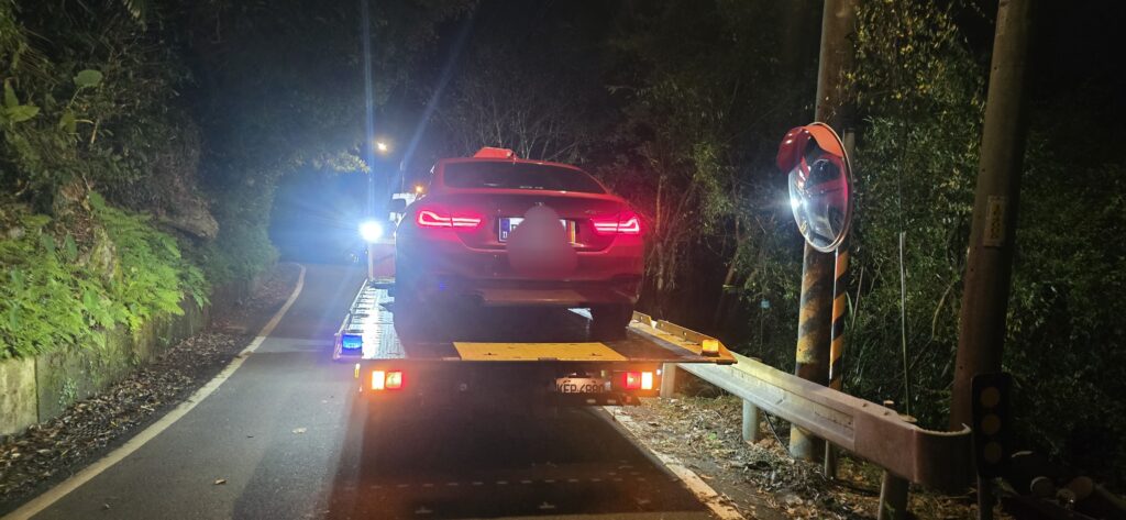 過年春節除夕汽車・重機・機車道路救援拖吊車｜道路/快速道路/山區/地下室爆胎車禍拋錨故障泥地沙灘陷車（穩順旺）