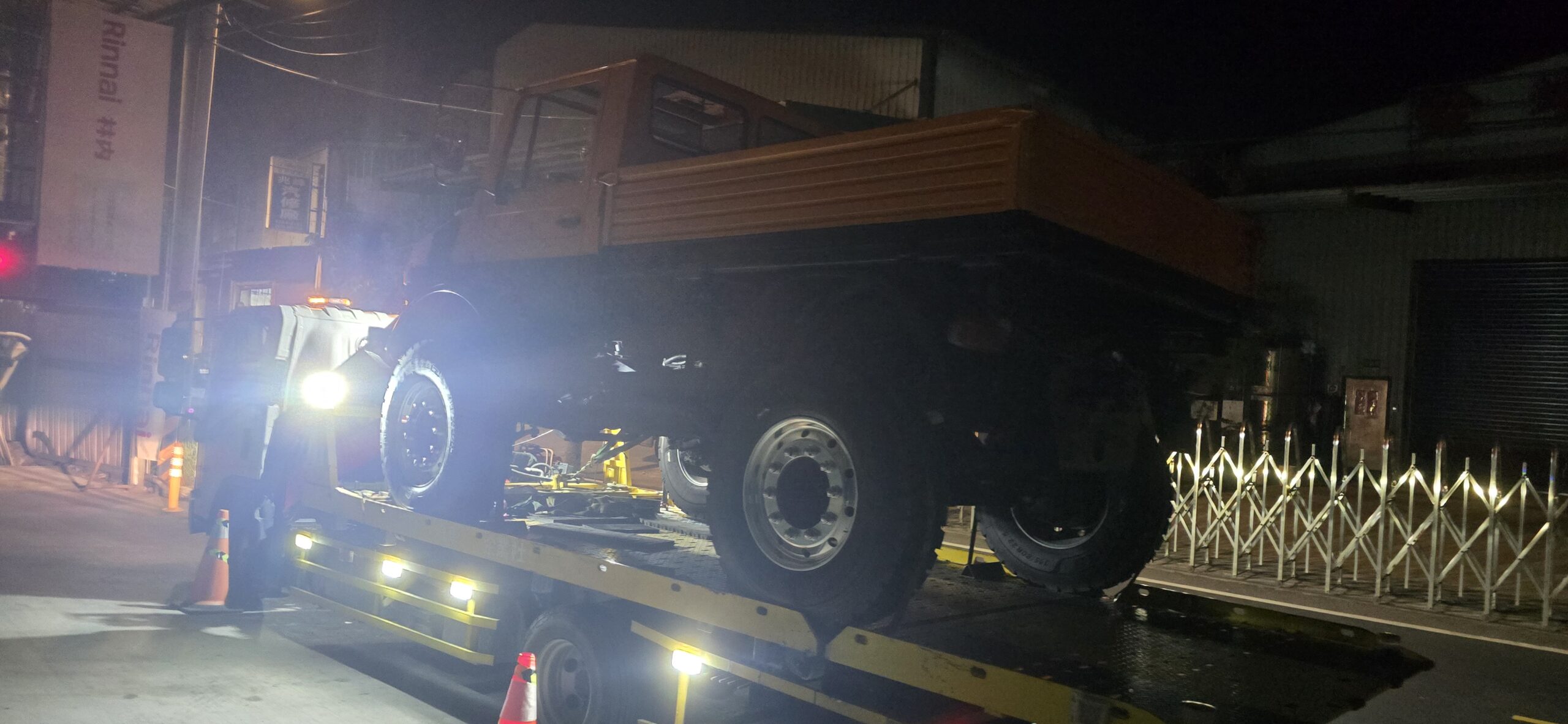 貢寮區道路救援 24H 拖吊車｜故障-爆胎-拋錨拖車救援｜沙灘拖車｜農田泥地陷車