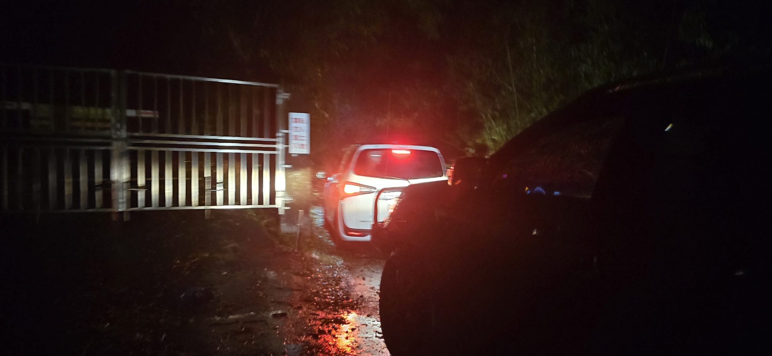 貢寮區道路救援 24H 拖吊車｜故障-爆胎-拋錨拖車救援｜沙灘拖車｜農田泥地陷車