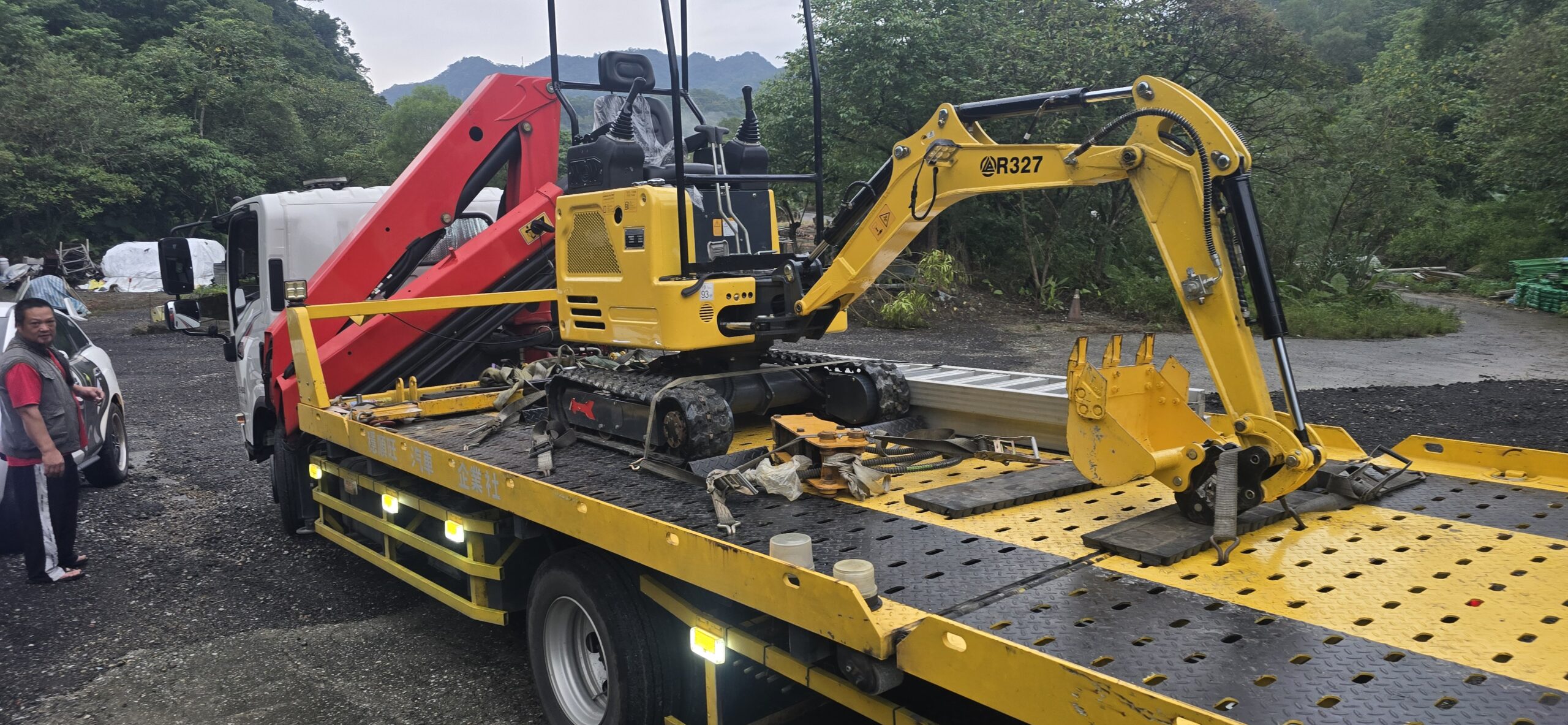 中和拖吊車｜24小時 爆胎 車禍 故障 機車 汽車 重機 道路救援 即刻到場