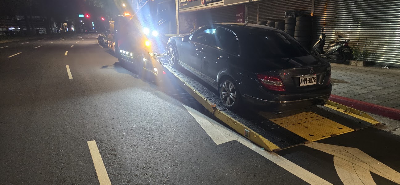 平板拖吊車與吊掛拖吊車差別？車主一定要懂的24小時選擇關鍵