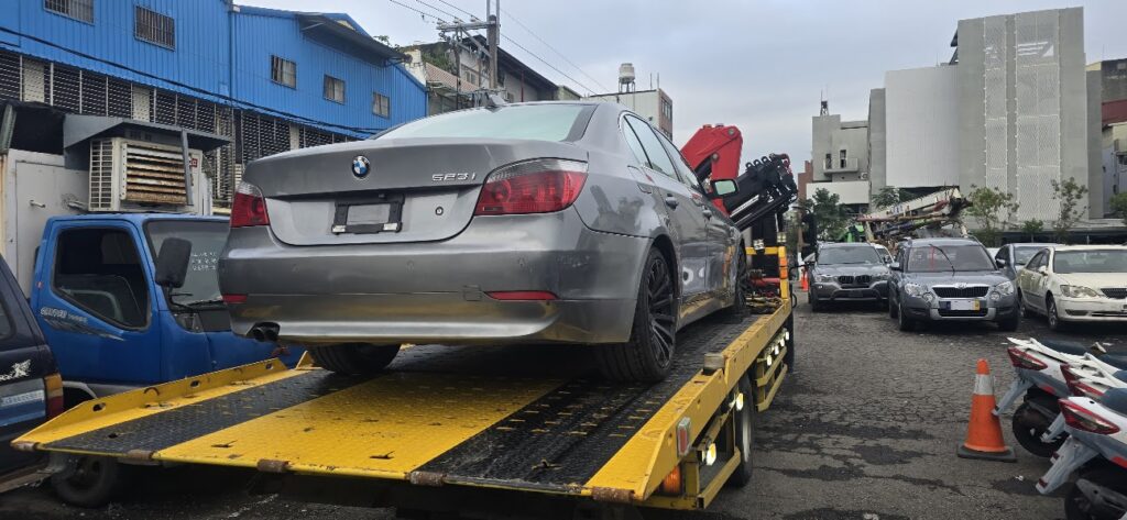 台北市汽車、機車扣牌車輛處理完整指南｜扣牌、吊扣牌照、限制上路車輛拖車與運送說明