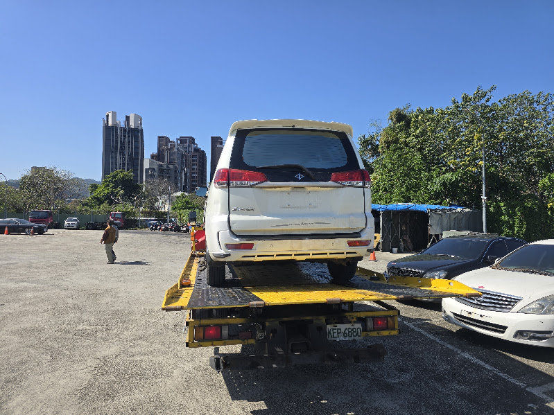台北市汽車、機車扣牌車輛處理完整指南｜扣牌、吊扣牌照、限制上路車輛拖車與運送說明