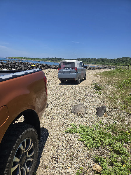 汽車、休旅車、貨車陷入沙灘泥地怎麼辦？台北新北基隆桃園沙灘拖吊救援完整指南｜穩順旺拖吊車