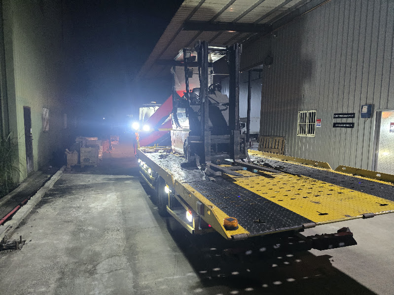 板橋土城道路救援推薦｜汽車、貨車、大型重機、機車拖吊車怎麼選？爆胎、車禍、拋錨、陷車完整指南