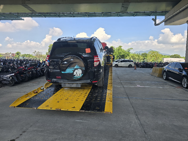 板橋土城道路救援推薦｜汽車、貨車、大型重機、機車拖吊車怎麼選？爆胎、車禍、拋錨、陷車完整指南