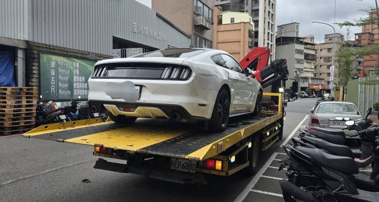 新店拖吊車｜新店道路救援 24H事故車車禍・爆胎・拖吊專業服務