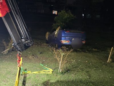 自撞翻車吊桿拖車救援